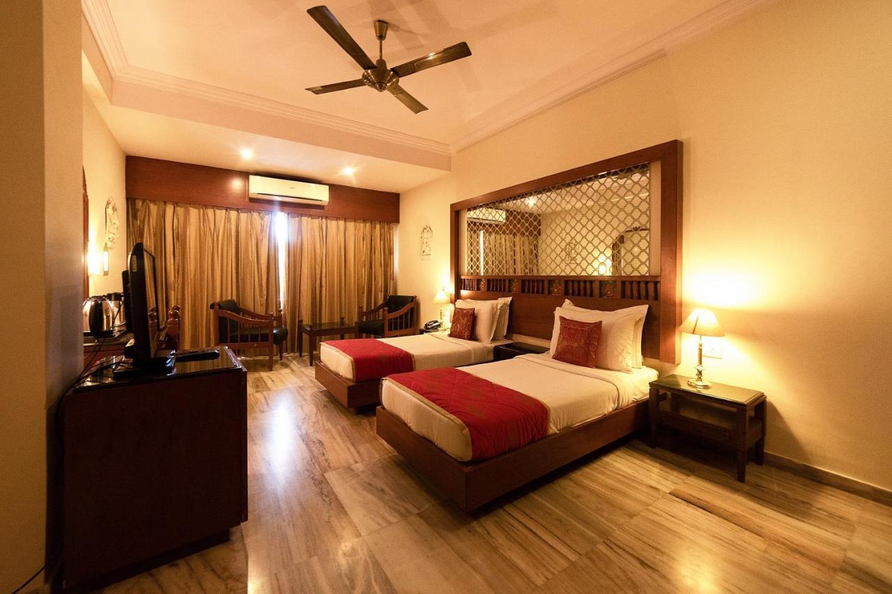 Hotel Hilltop Palace Udaipur Esterno foto