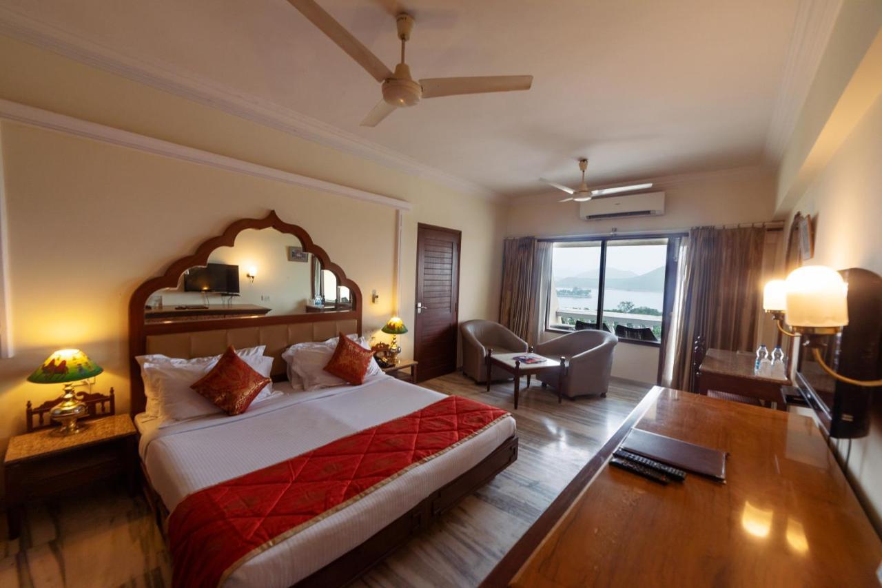 Hotel Hilltop Palace Udaipur Esterno foto